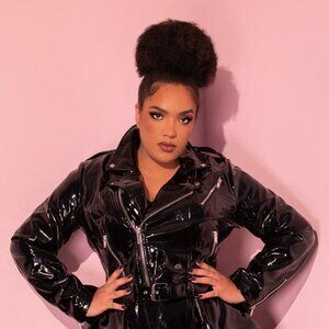 BNWT Miss Kitty Cropped Motorcycle Jacket in Black Vinyl - Vixen Micheline Pitt